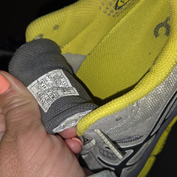 ASICS Size 9.5 - Picture 4 of 5